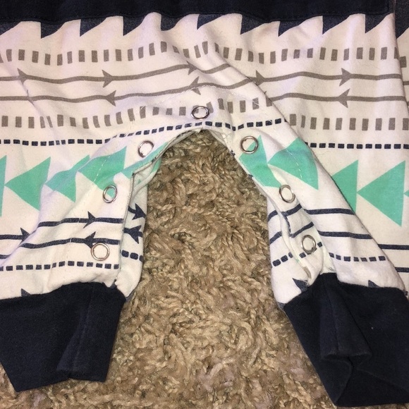 Infant teal blue and gray infant one piece Arrow print size 70 outdoor print​​​ - Picture 3 of 6